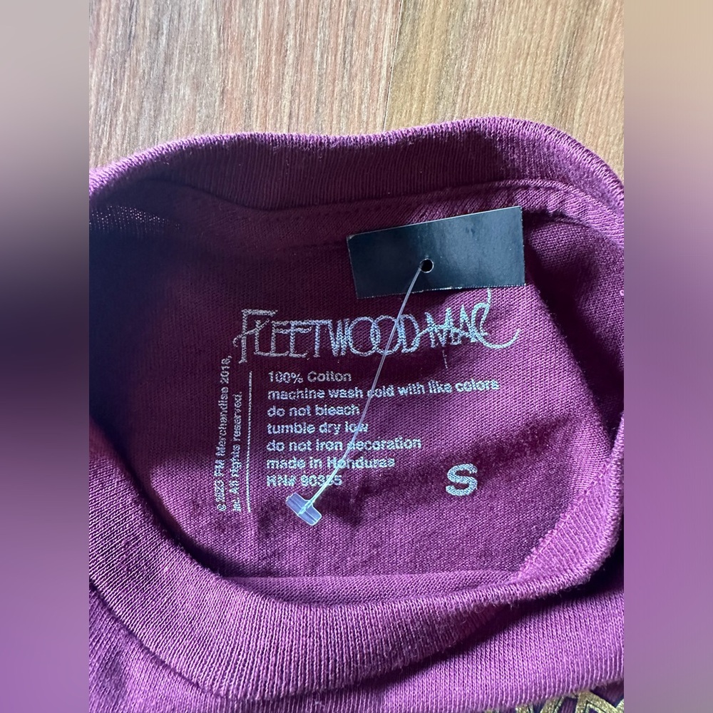 NWT Fleetwood Mac Rumours Glitter T-Shirt size small 🆕 Hot Topic - Picture 6 of 7